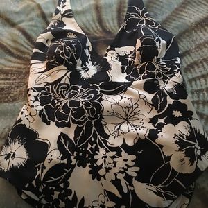 Black and white house Tops - Beautiful black and white strapless blouse Black and white house Tops - Beautiful black and white strapless blouse